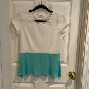 Freeway white capped sleeve shirt with teal peplum Medium